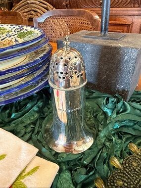 Antique Gladwin Ltd. Sheffield England Silver-Plated Hotel Sugar Caster